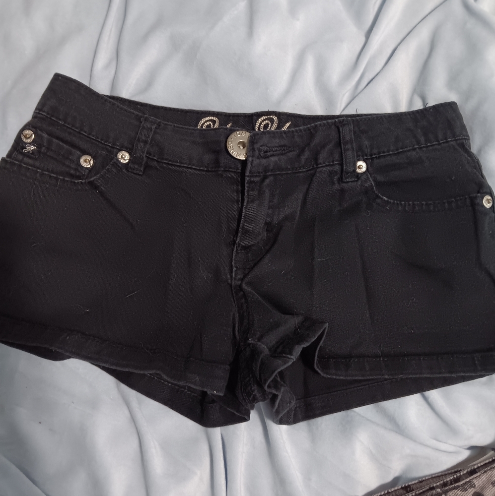 Yom Yom Black Women's Shortie Shorts Size 3/26